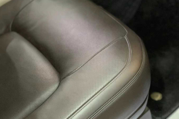 20款路虎揽胜加长黑色