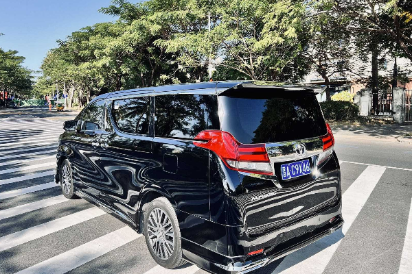 3.5埃尔法、黑车米内